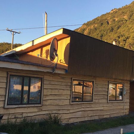 Puesto Canogas Hostal Villa O'Higgins エクステリア 写真